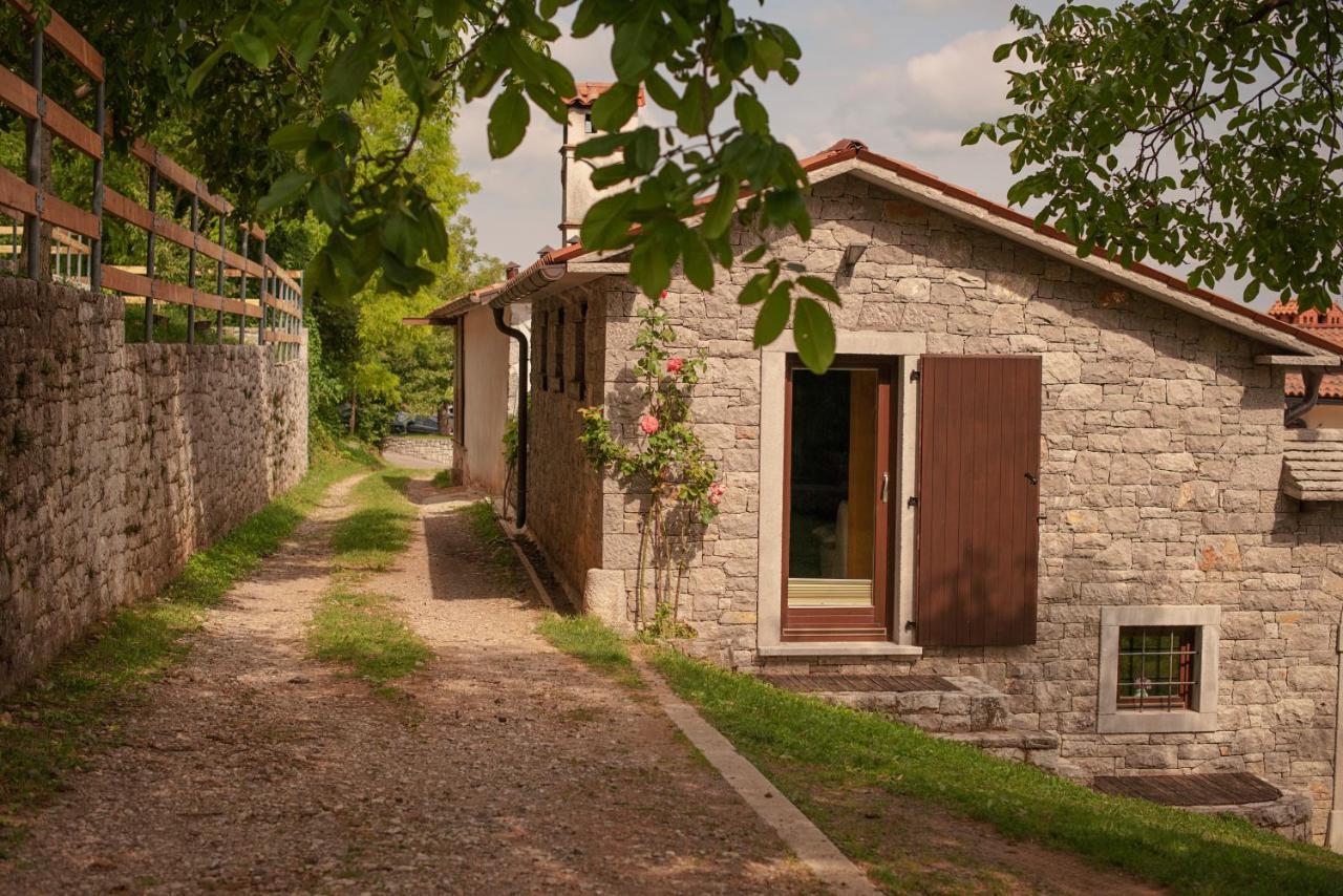Tmbin'S Barn - Nature, Horses, Family Sežana Exterior foto
